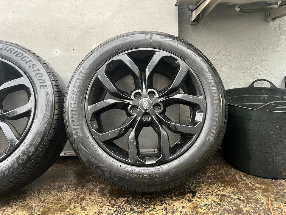 Land Rover Discovery Sport 19" Alloy Wheels with Tyres
