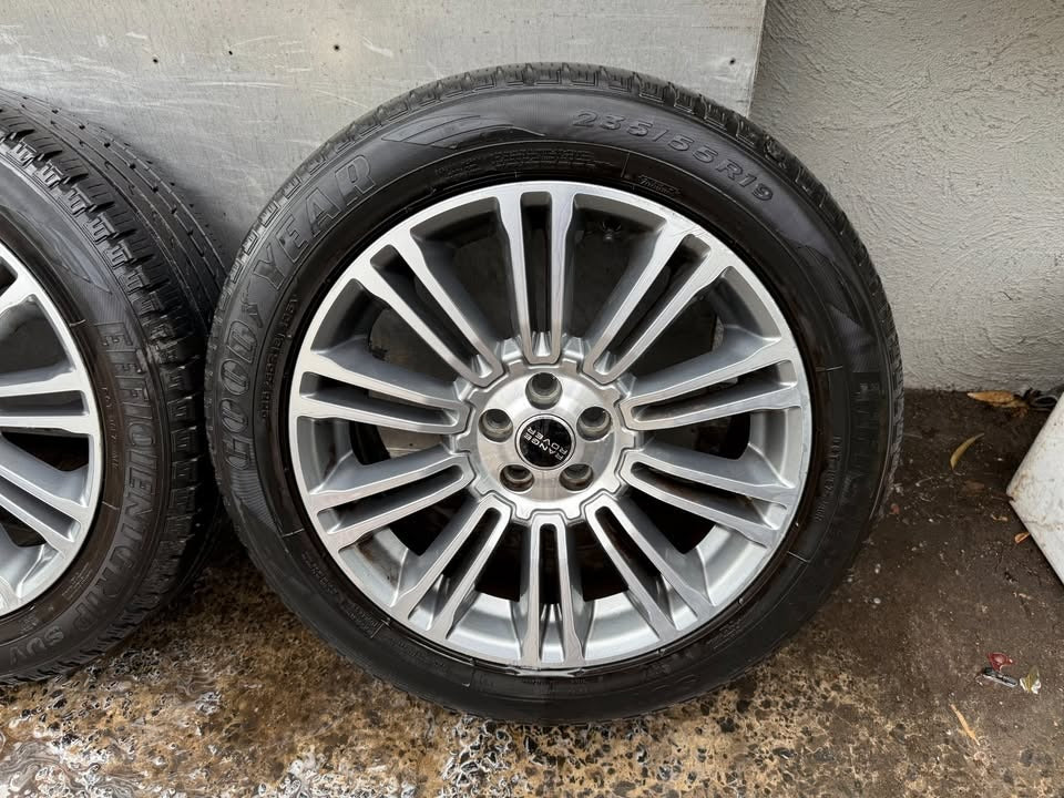 Range Rover Evoque 19" Alloy Wheels with Good Tyres
