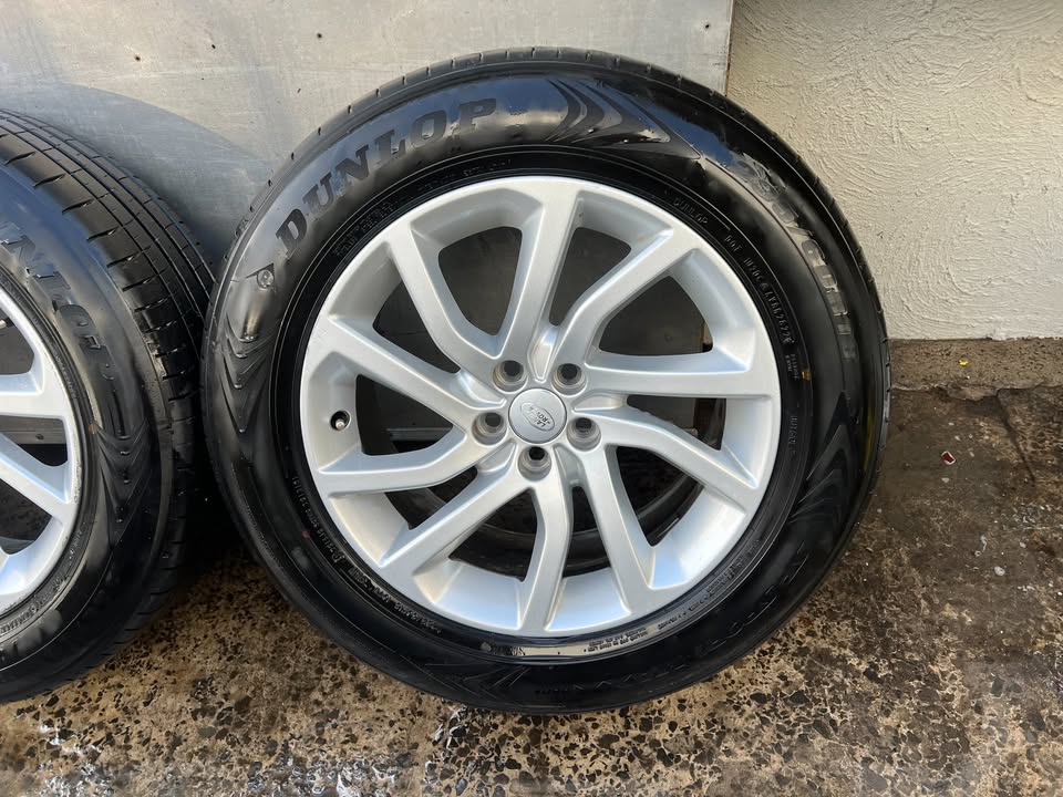 Land Rover Discovery Sport 18" Alloy Wheels with Tyres