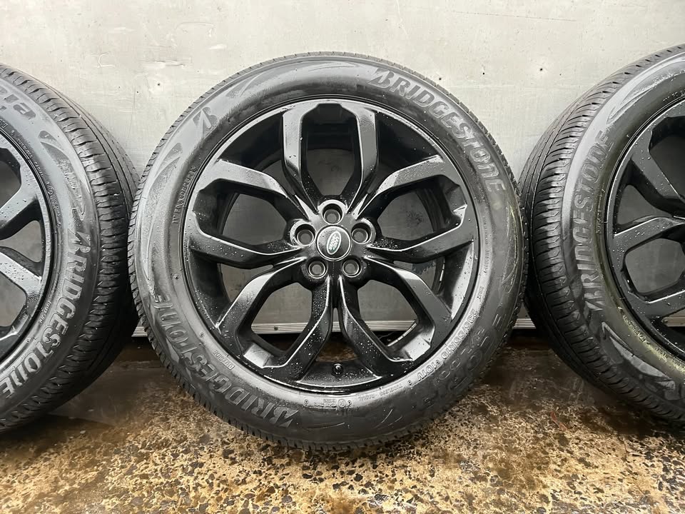 Land Rover Discovery Sport 19" Alloy Wheels with Tyres