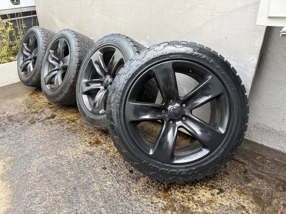 Jeep Grand Cherokee SRT 20” Alloy Wheels with Nitto Tyres