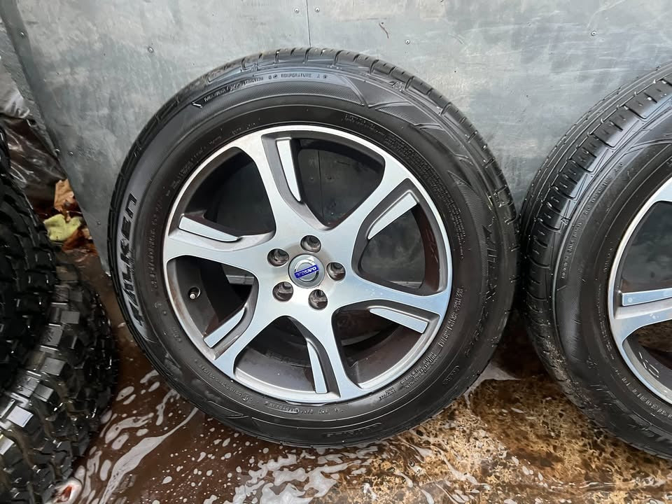 Volvo V60 18” Alloy Wheels with Excellent Tyres