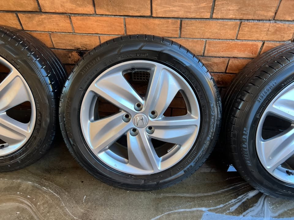 Honda HRV 17” Alloy Wheels with Dunlop Tyres