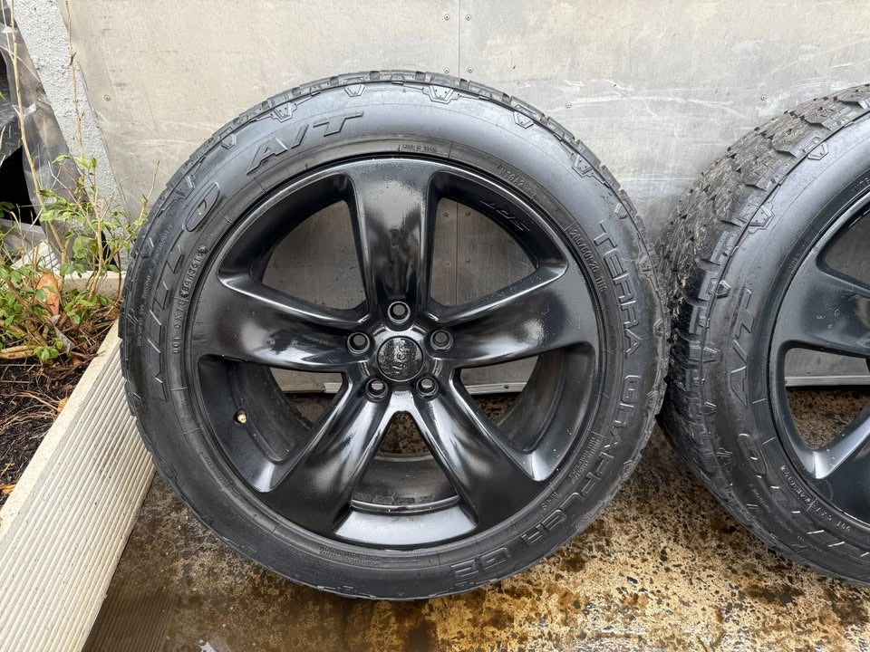 Jeep Grand Cherokee SRT 20” Alloy Wheels with Nitto Tyres