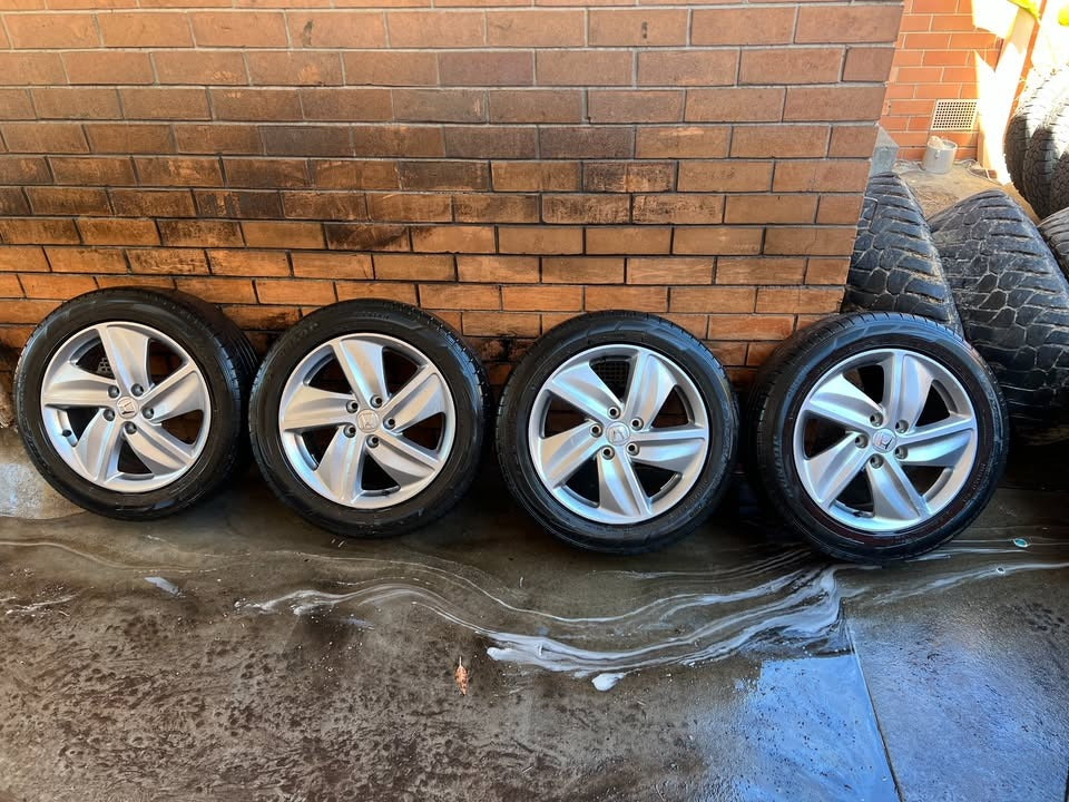 Honda HRV 17” Alloy Wheels with Dunlop Tyres
