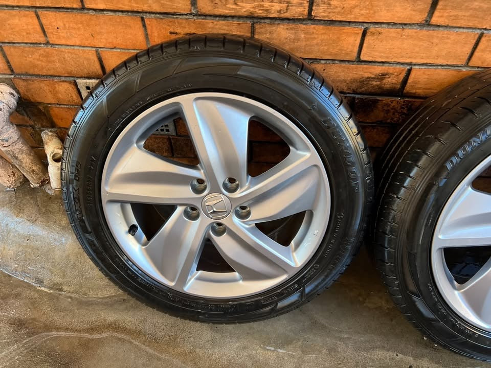 Honda HRV 17” Alloy Wheels with Dunlop Tyres
