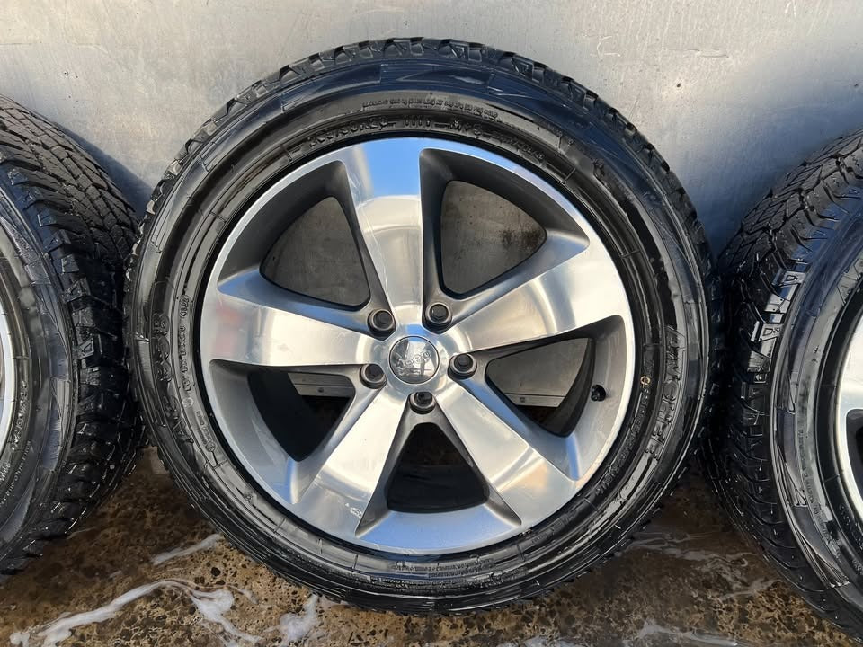 Jeep Grand Cherokee 20” Alloy Wheels with A/T Tyres