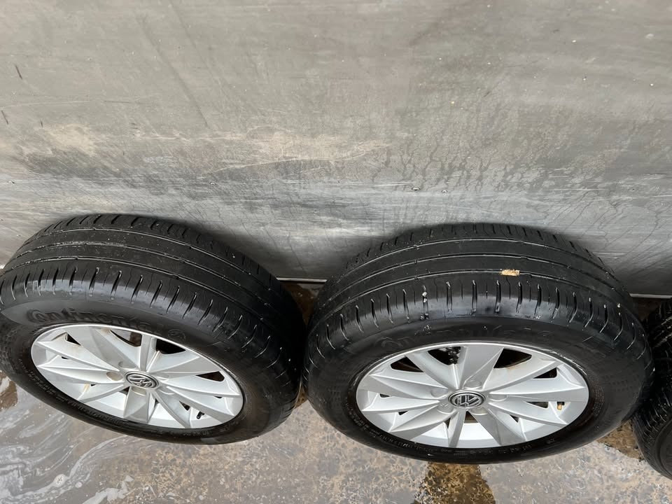 Volkswagen Golf/Caddy 15” Alloy Wheels with Excellent Tyres