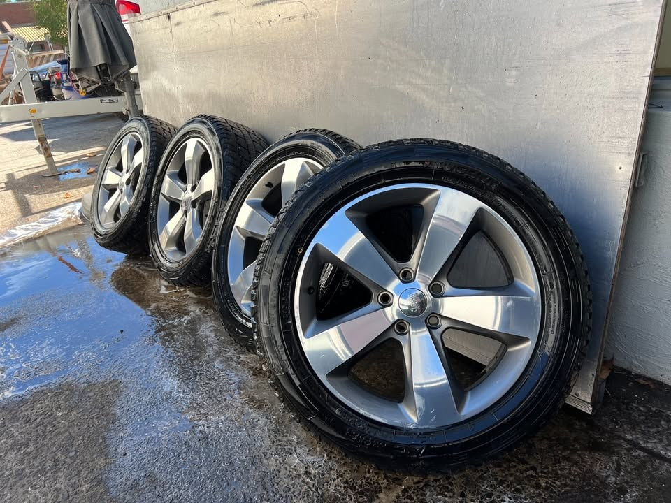 Jeep Grand Cherokee 20” Alloy Wheels with A/T Tyres