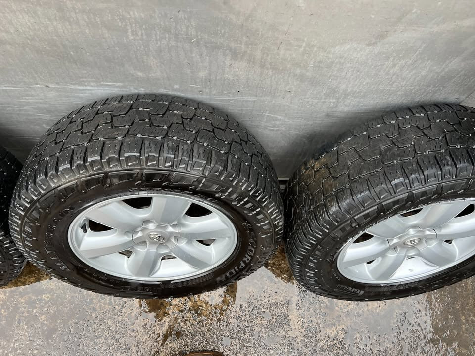 Toyota Hilux SR5 17” Alloy Wheels with Pirelli A/T Tyres