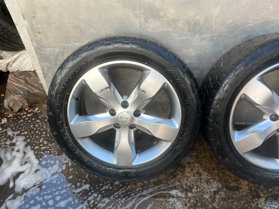 Jeep Cherokee 20” Alloy Wheels with Nitto Terra Grappler Tyres