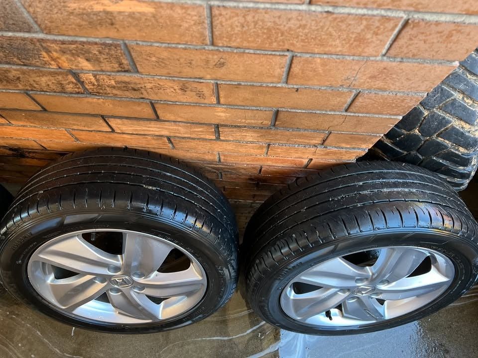 Honda HRV 17” Alloy Wheels with Dunlop Tyres
