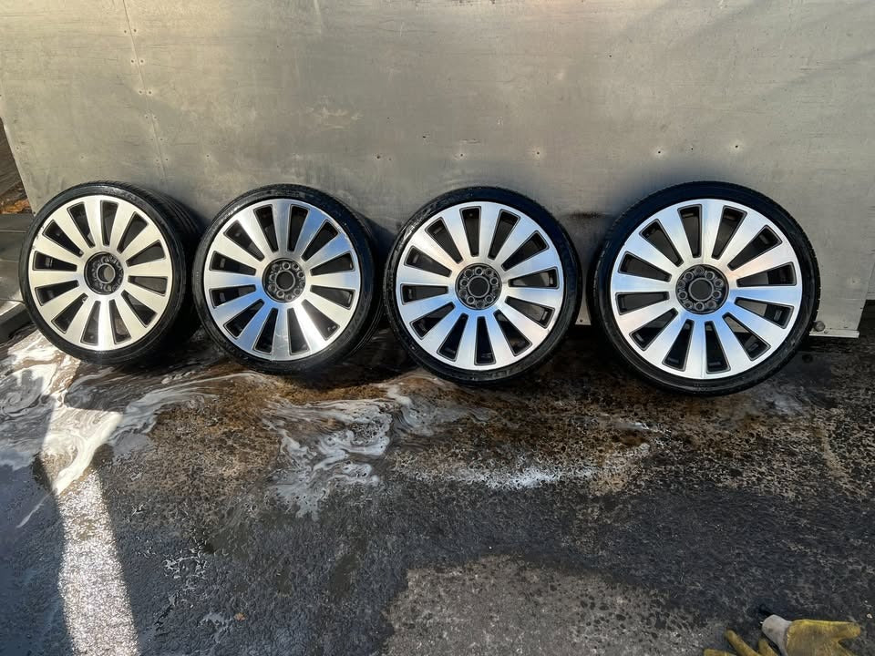 Multi Fit 19” Alloy Wheels with Excellent Tyres