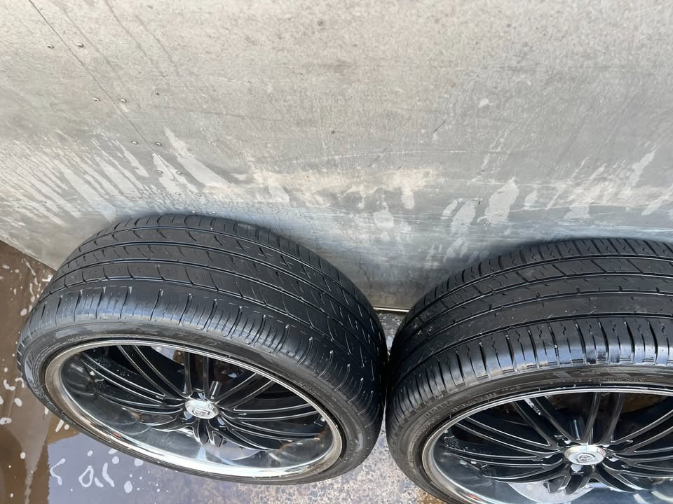 Lexani 22” Alloy Wheels with Good Tyres