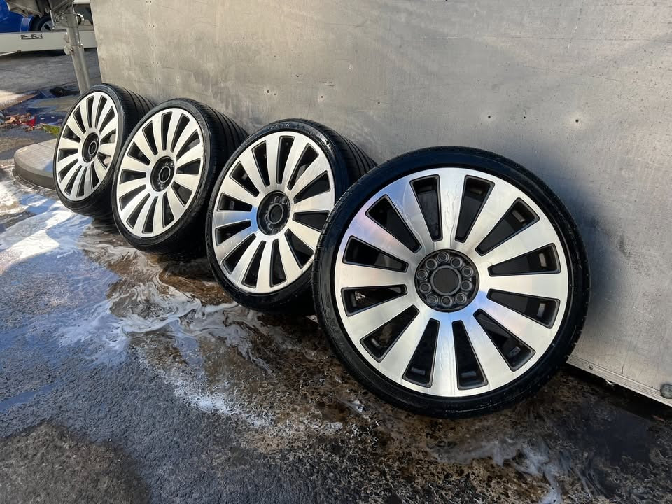 Multi Fit 19” Alloy Wheels with Excellent Tyres
