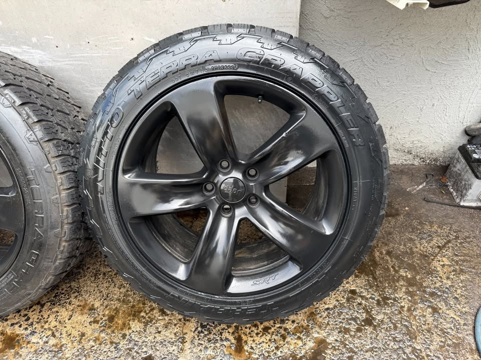 Jeep Grand Cherokee SRT 20” Alloy Wheels with Nitto Tyres