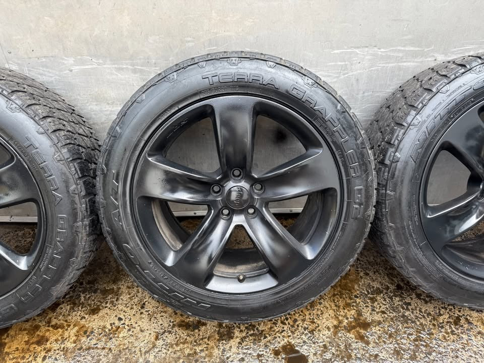 Jeep Grand Cherokee SRT 20” Alloy Wheels with Nitto Tyres