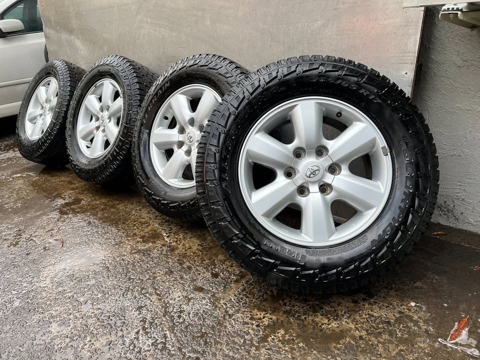 Toyota Hilux SR5 17” Alloy Wheels with Pirelli A/T Tyres