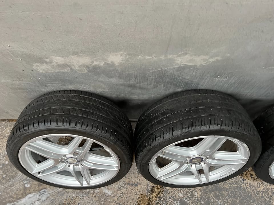 Mercedes Benz AMG C63 18" Alloy Wheels with Excellent Tyres