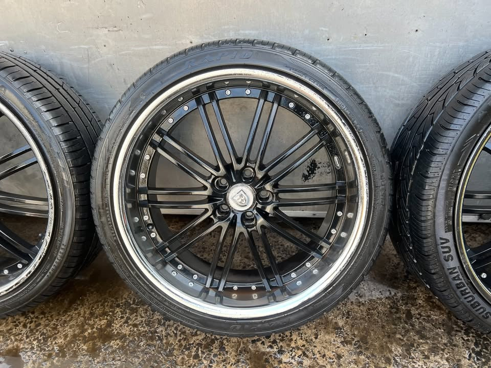 Lexani 22” Alloy Wheels with Good Tyres