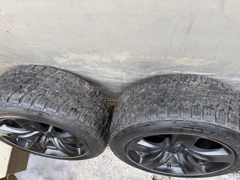 Jeep Grand Cherokee SRT 20” Alloy Wheels with Nitto Tyres