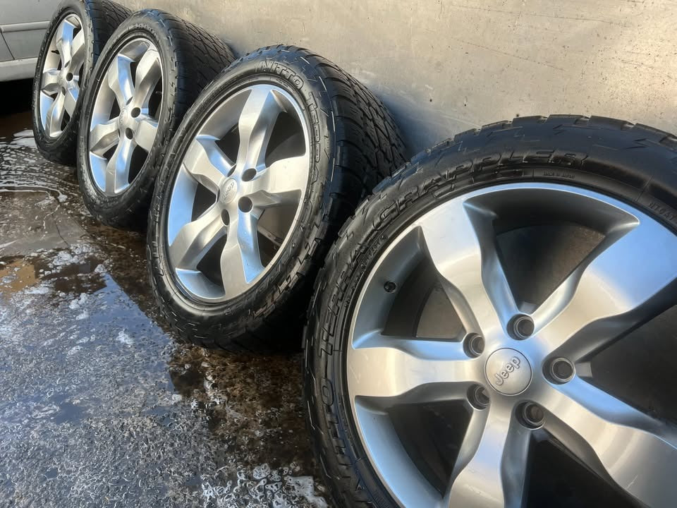 Jeep Cherokee 20” Alloy Wheels with Nitto Terra Grappler Tyres