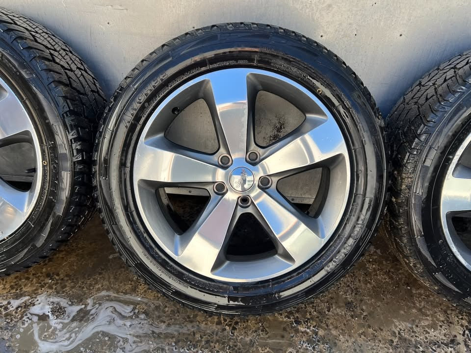 Jeep Grand Cherokee 20” Alloy Wheels with A/T Tyres