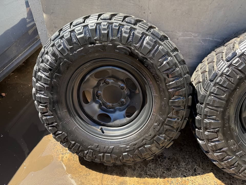Maxxis Razr M/T 33” Tyres on 5 Stud Rims