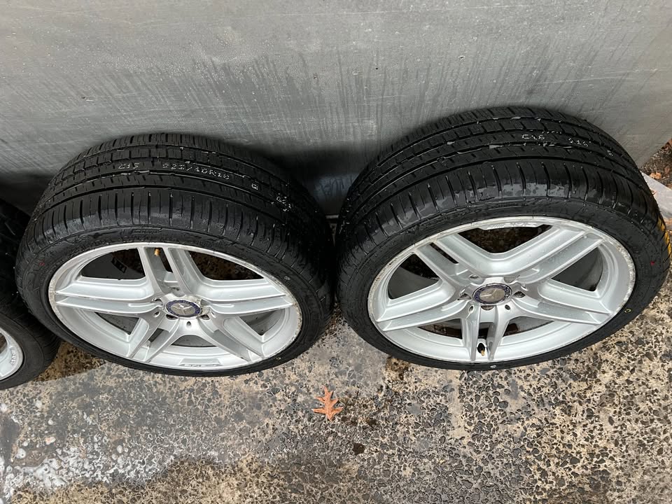 Mercedes Benz AMG C63 18" Alloy Wheels with Excellent Tyres