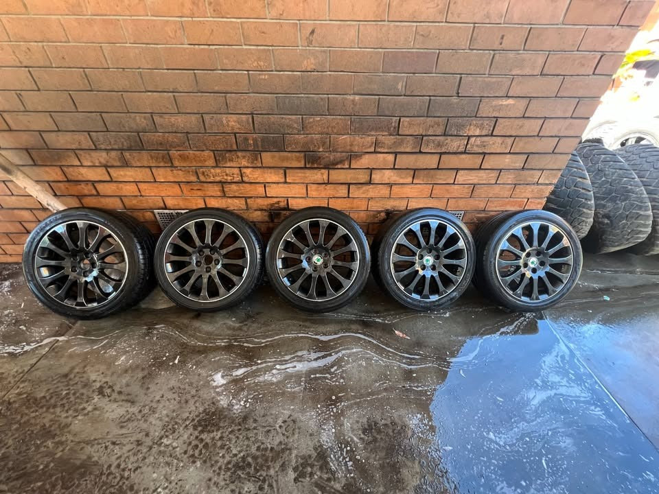 Skoda Fabia 16” Charcoal Alloy Wheels with Excellent Tyres Set of 5