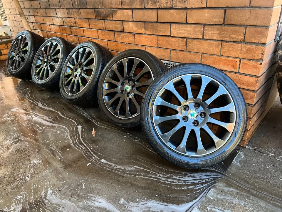 Skoda Fabia 16” Charcoal Alloy Wheels with Excellent Tyres Set of 5