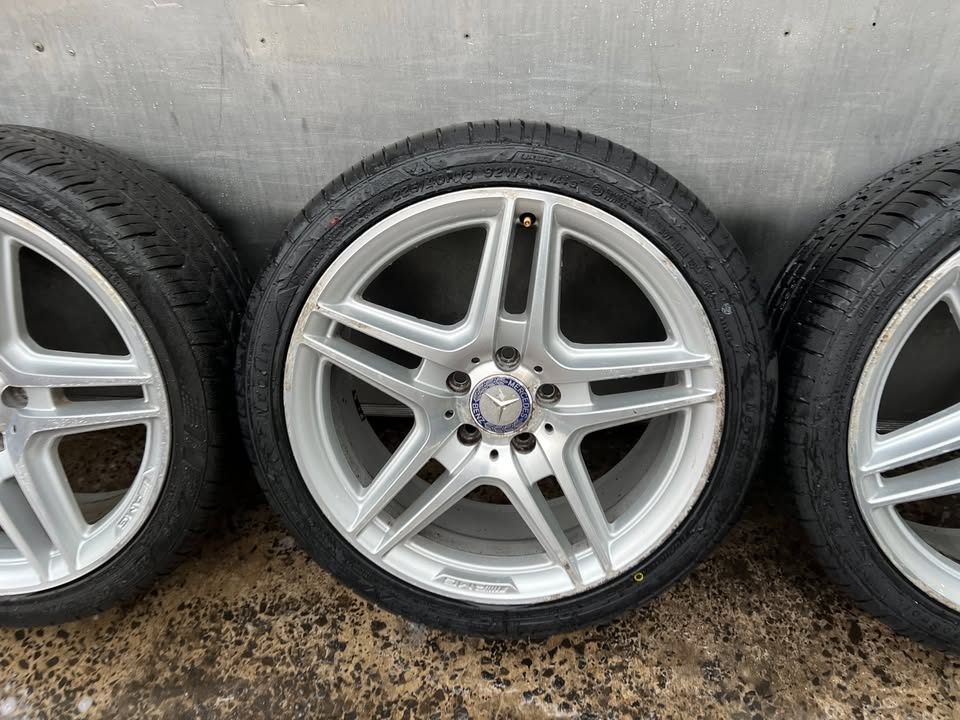 Mercedes Benz AMG C63 18" Alloy Wheels with Excellent Tyres