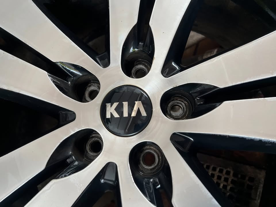 Kia Sportage 18" Alloy Wheels with Excellent Tyres