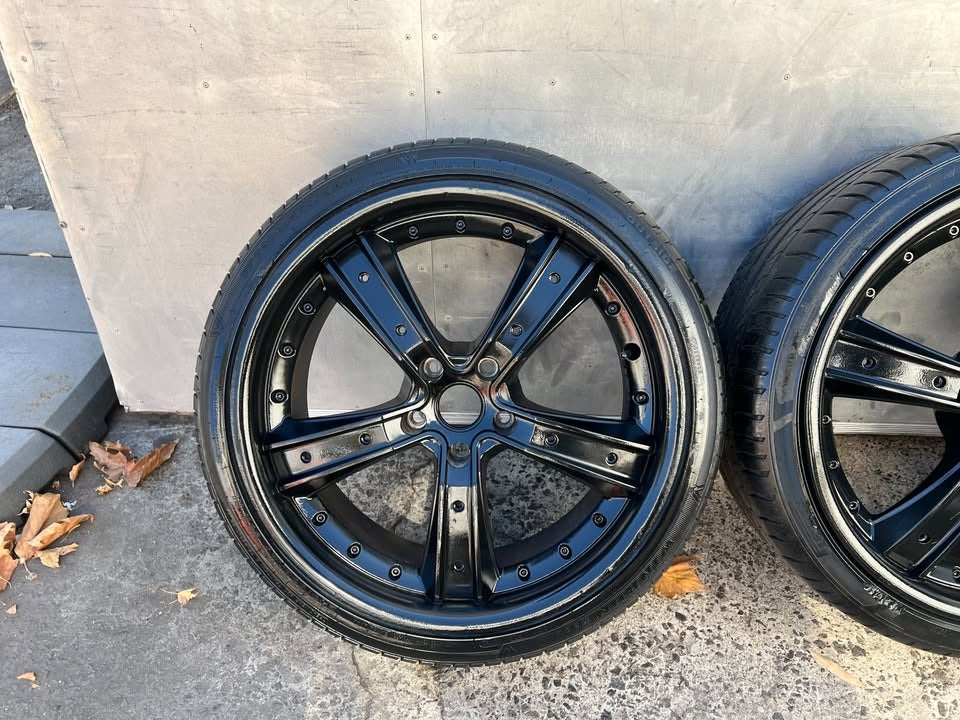 20” Black Alloy Wheels with Good Tyres
