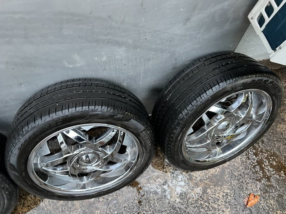 Hipnotic Chrome 20” Alloy Wheels with Tyres