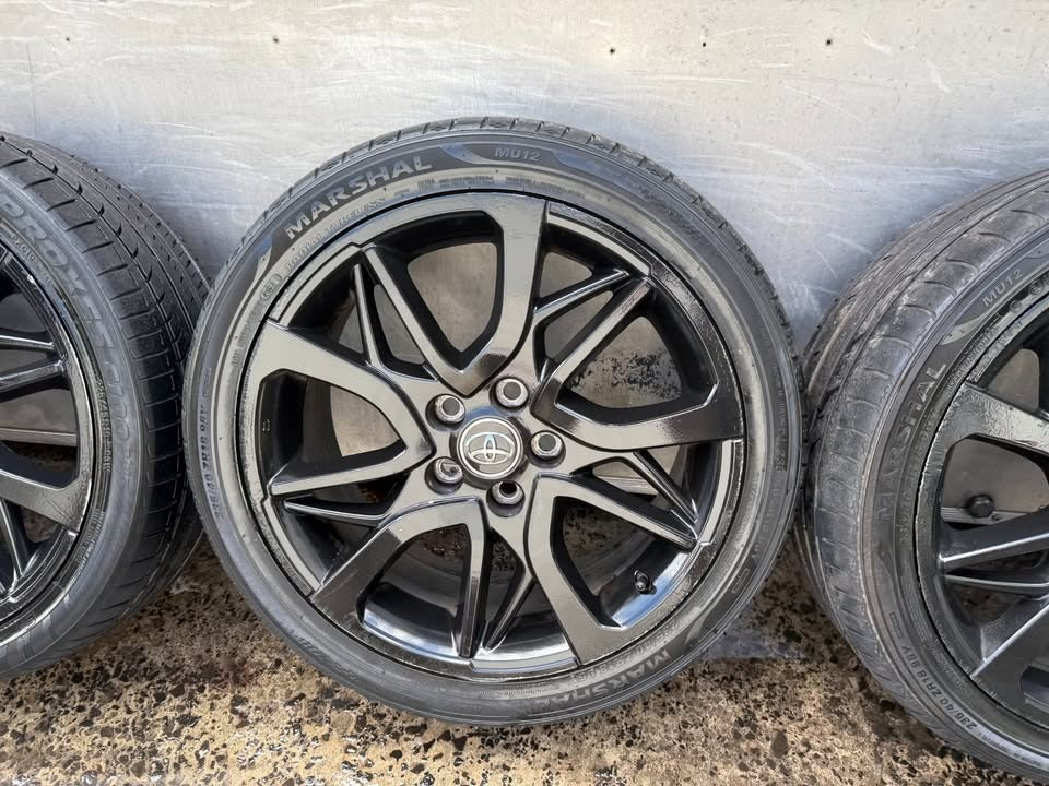 Toyota Camry 18" Alloy Wheels with Good Tyres *Delivery*
