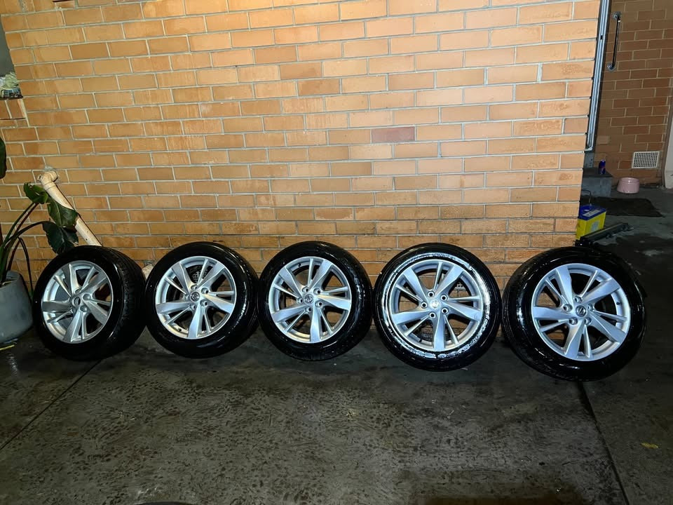 Nissan Altima 17" Alloy Wheels with Tyres Set of 5
