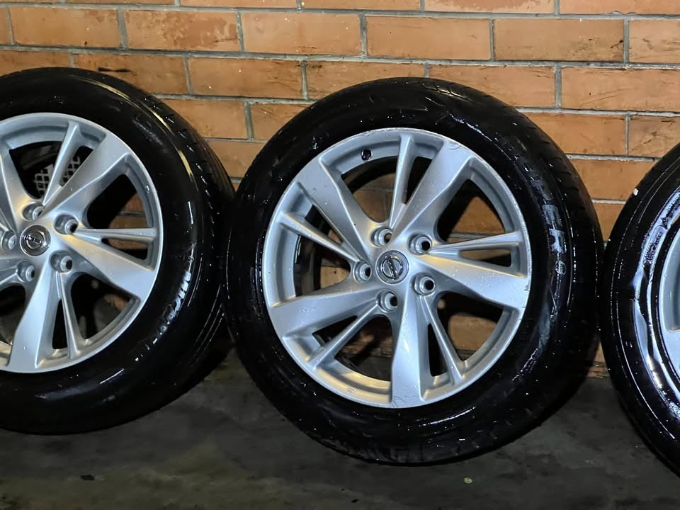Nissan Altima 17" Alloy Wheels with Tyres Set of 5