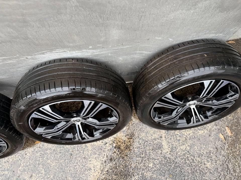 Volvo XC40/XC60 19" Alloy Wheels with Good Tyres