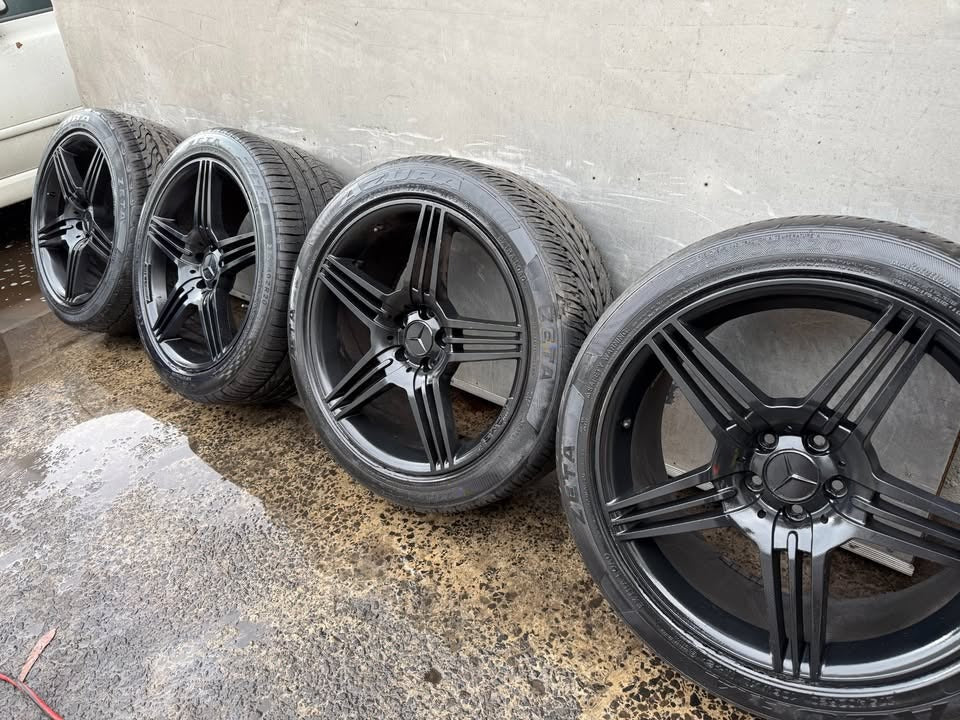 Mercedes Benz AMG 20" Alloy Wheels with Excellent Tyres