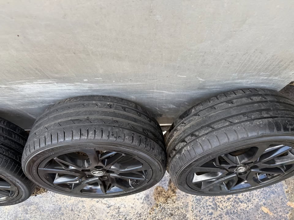 Toyota Camry 18" Alloy Wheels with Good Tyres *Delivery*