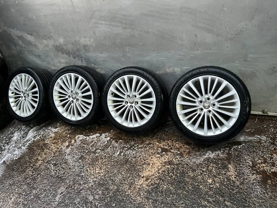 Holden Astra 17” Alloy Wheels with Good Tyres