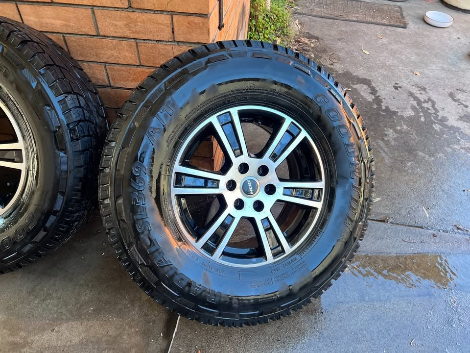 ROH 16" Alloy Wheels with 32" A/T Tyres