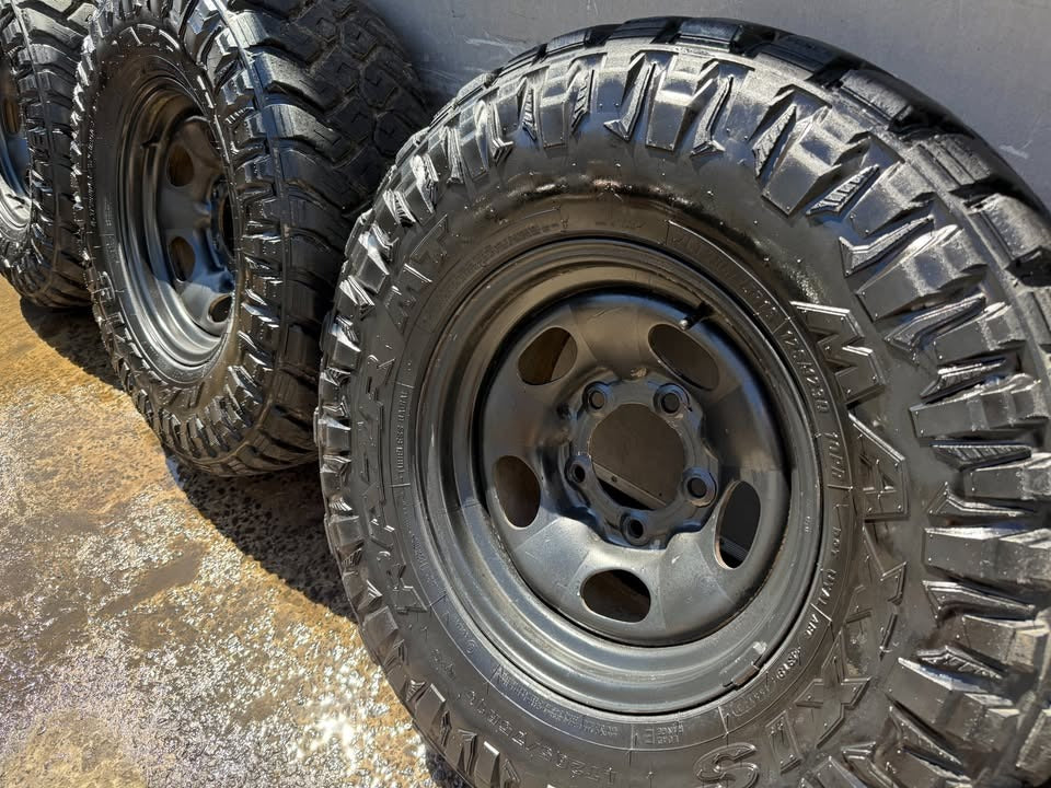 Maxxis Razr M/T 33” Tyres on 5 Stud Rims