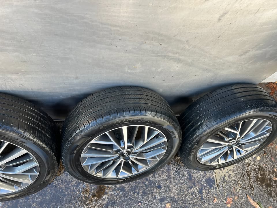 Hyundai Tucson 18" Alloy Wheels with Tyres