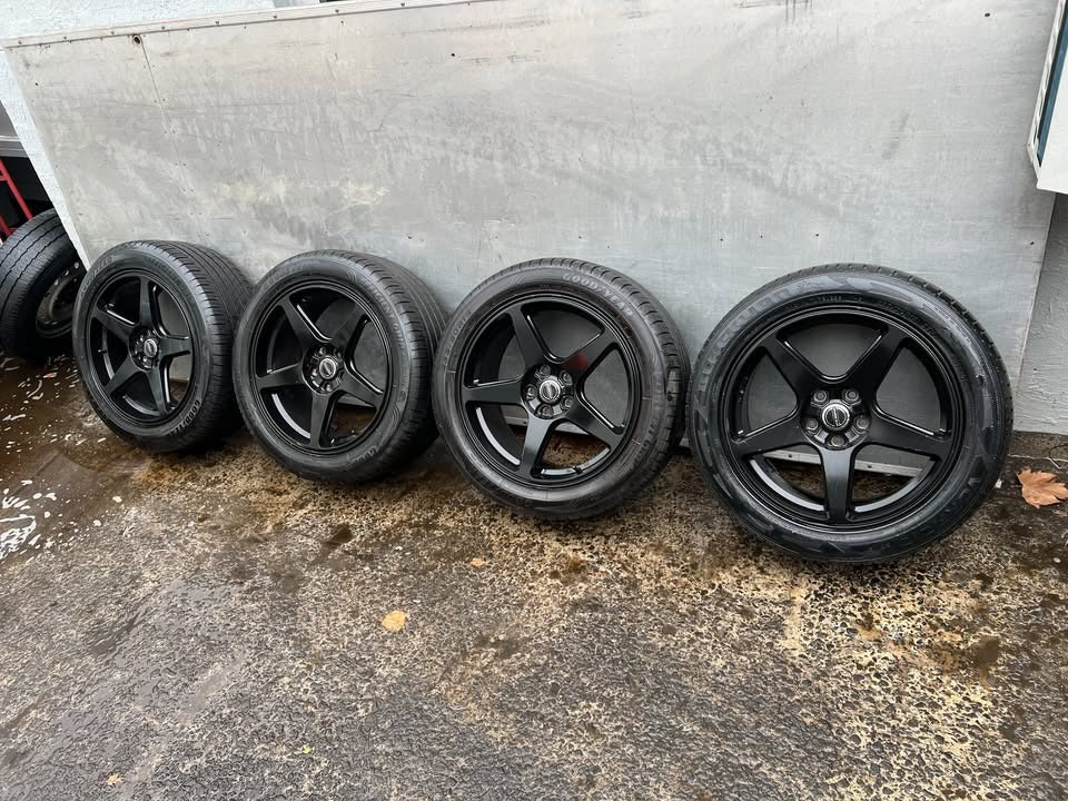 Auscar 18” Black Alloy Wheels with Good Tyres