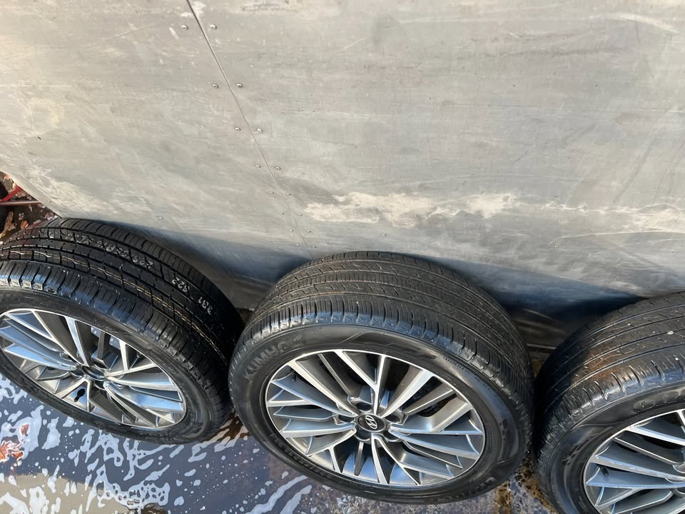 Hyundai Tucson 18" Alloy Wheels with Tyres