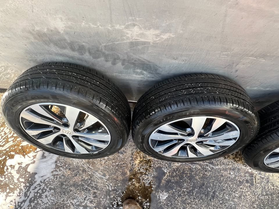 Suzuki Vitara 17” Alloy Wheels with Excellent Tyres