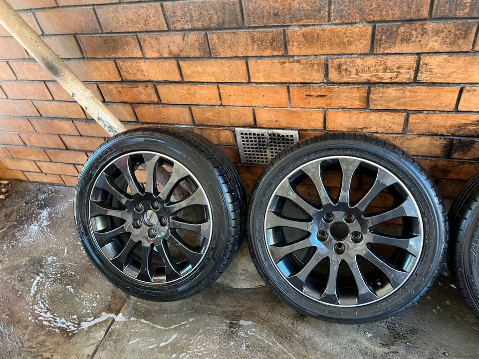 Skoda Fabia 16” Charcoal Alloy Wheels with Excellent Tyres Set of 5