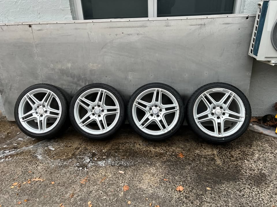Mercedes Benz AMG C63 18" Alloy Wheels with Excellent Tyres